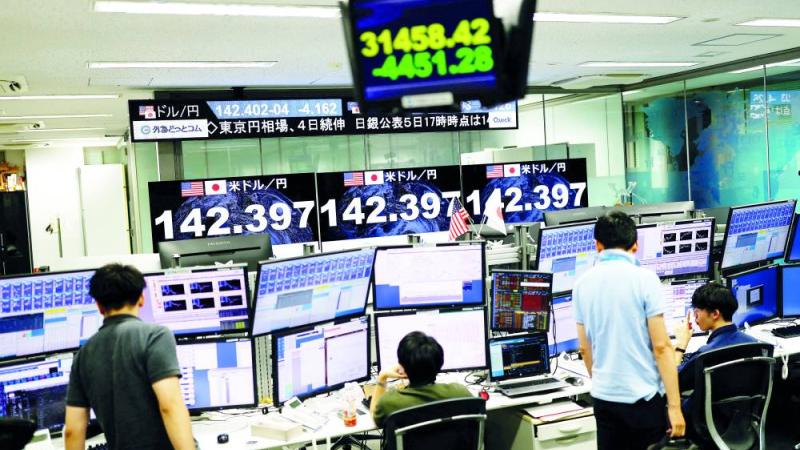 «نيكاي» يتراجع بسبب أسهم شركات الرقائق الأمريكية