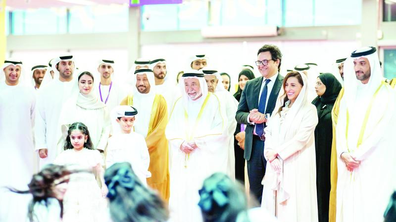 سلطان يفتتح المهرجان يرافقه سلطان بن أحمد والشيخة بدور وعبدالله العويس ود. أحمد هنو 