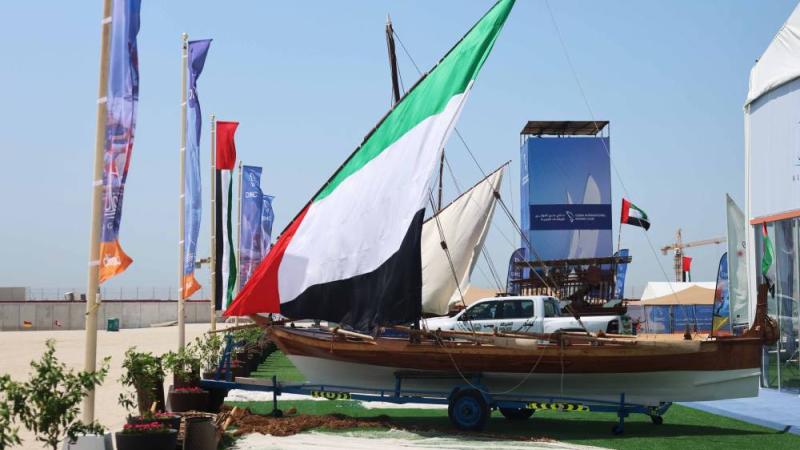 قرية القفال تزين شاطئ أم سقيم بالقرب من خط النهاية