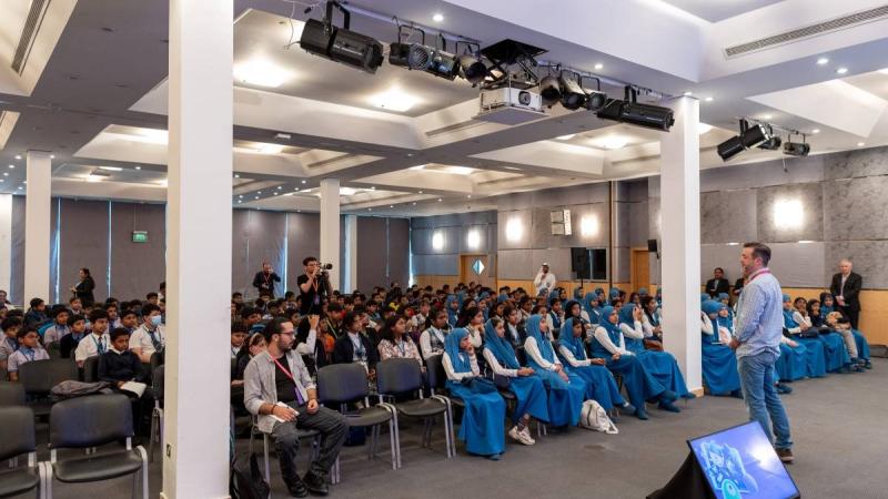 خلال لقاء ستيفان باستيس بالأطفال 