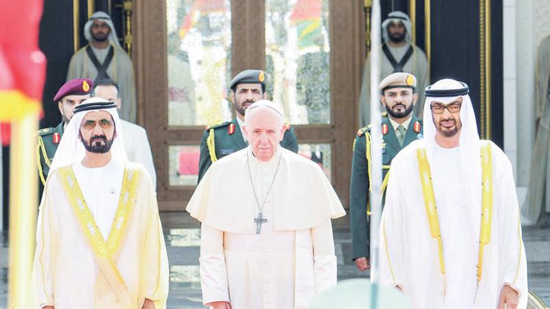 محمد بن زايد ومحمد بن راشد وبابا الفاتيكان خلال زيارته إلى أبوظبي 2019