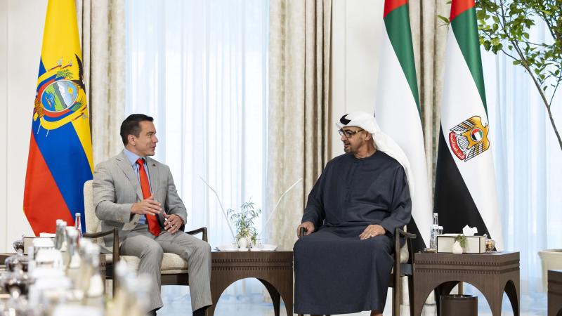  محمد بن زايد يبحث تعزيز العلاقات مع رئيس الإكوادور 