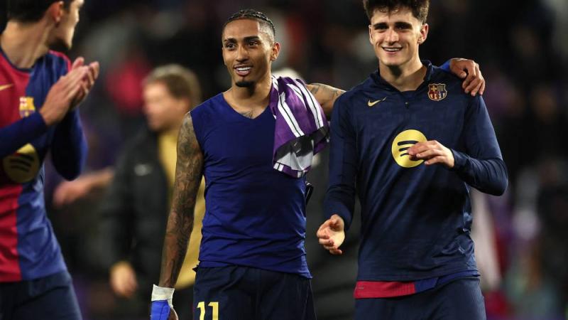 رافينيا بالضمادة أمام بلد الوليد