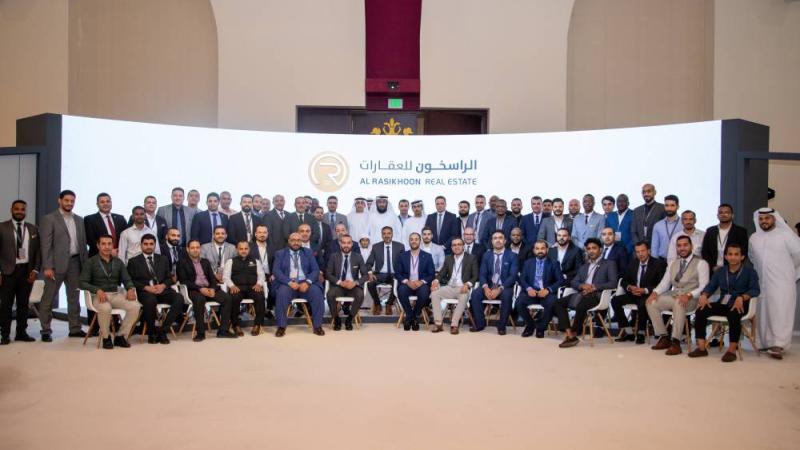 بعض المشاركين في معرض عجمان للاستثمار العقاري 2025