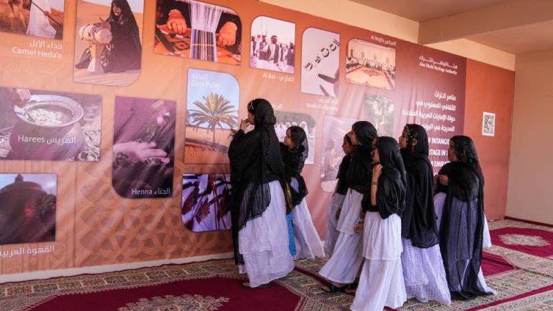 آلاف الزوار لجناح الإمارات في موسم طانطان بالمغرب