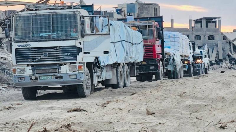 إسرائيل تعلن دخول 5 شاحنات مساعدات إلى غزة