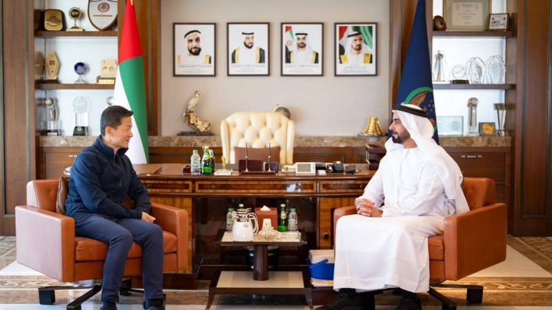 سيف بن زايد يشهد إطلاق مبادرة لتطوير مهارات الذكاء الاصطناعي
