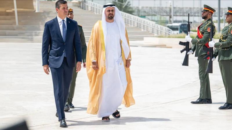 ذياب بن محمد بن زايد يبحث التعاون مع رئيس الباراغواي