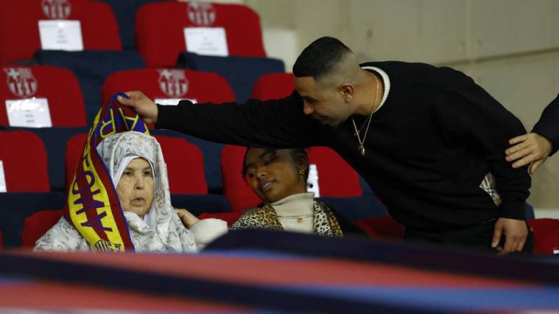 والد يامال يحاول تعديل مزاج الجدة