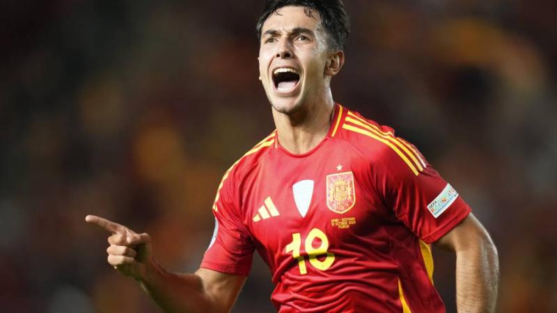 زوبميندي يحتفل بهدف مع المنتخب