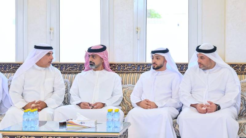 عمار بن حميد يعزّي في وفاة خليفة جاسم الشامسي