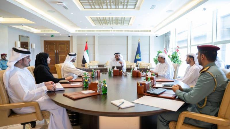 سيف بن زايد يطلع على عدد من مبادرات وتشريعات مجلس جودة الحياة الرقمية