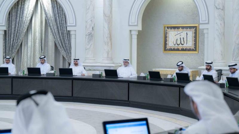 «تنفيذي الشارقة» يعتمد الدليل الموحد للوحات الإعلانية والتجارية