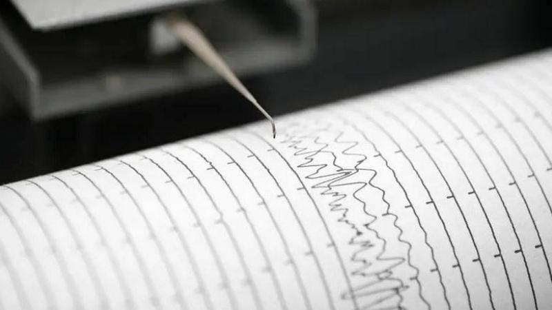 زلزال بقوة 5.7 درجة يهز سيرام بإندونيسيا