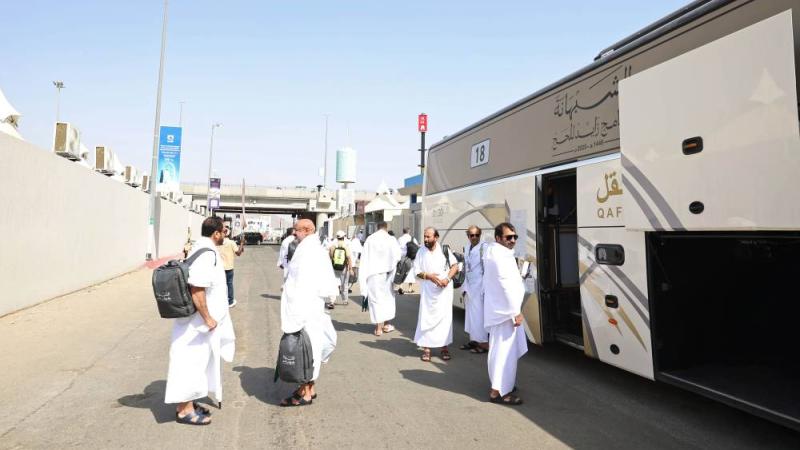 حجاج الإمارات يتوافدون إلى مشعر منى لقضاء يوم التروية