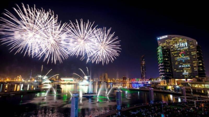 عيد الإمارات.. أفراح بالداخل وسخاء بالخارج