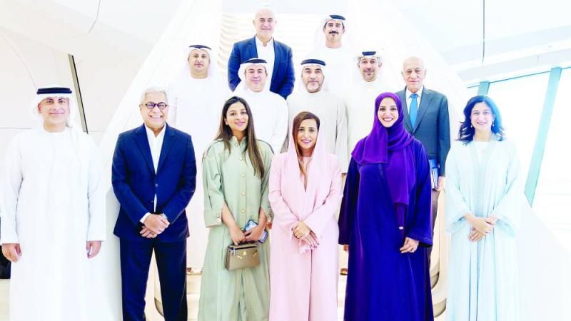 الشيخة بدور تتوسط أعضاء مجلس إدارة المجمع