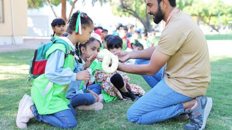 «مستكشفو الطبيعة» في حديقة الحيوانات بالعين خلال الصيف