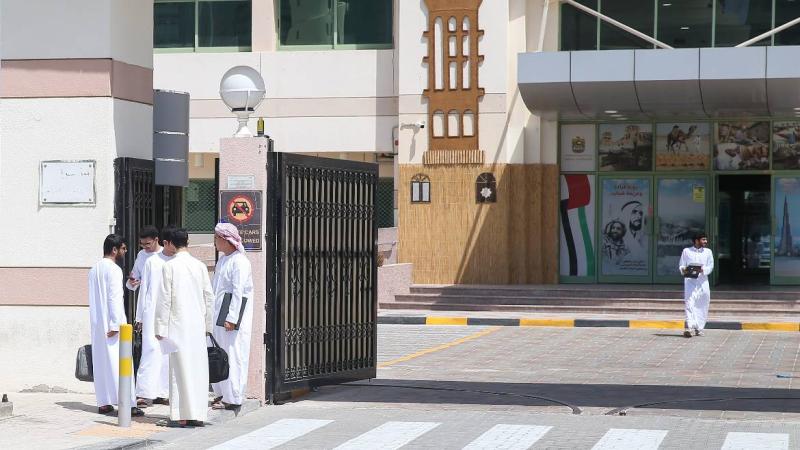 طلبة عقب انتهاء الامتحان 