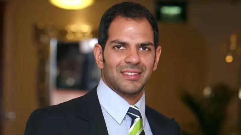 «ابتلعت شيئاً».. نحلة طائشة تقتل الملياردير الهندي سانجاي كابور