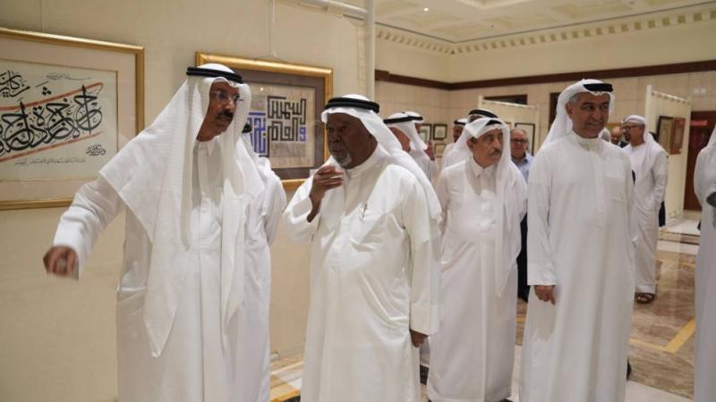 محمد المر وبلال البدور خلال جولة في المعرض