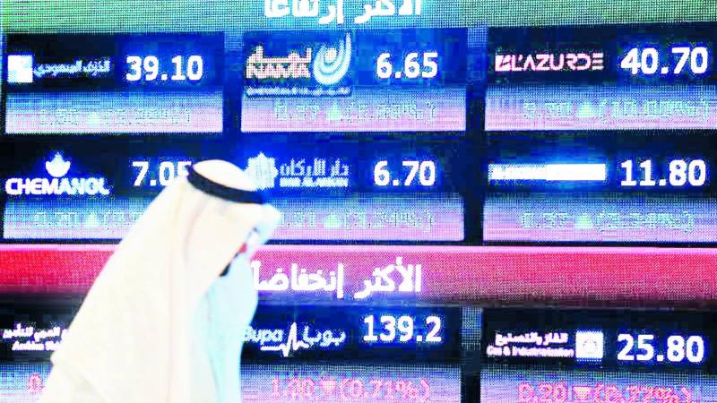 متعامل في البورصة السعودية (أرشيفية)