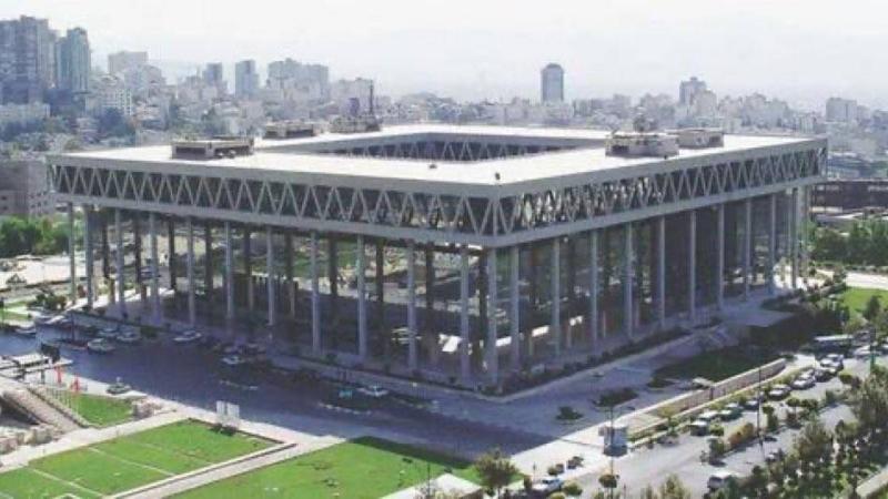 اشتعال مقر التلفزيون الإيراني غداة استهدافه بضربة إسرائيلية