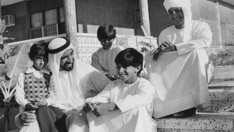 طحنون بن زايد: الأب ركيزة أساسية في بناء المجتمع واستقراره