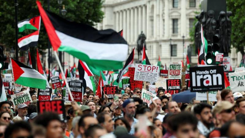 «الحرية لفلسطين».. عشرات الآلاف يهتفون في لندن