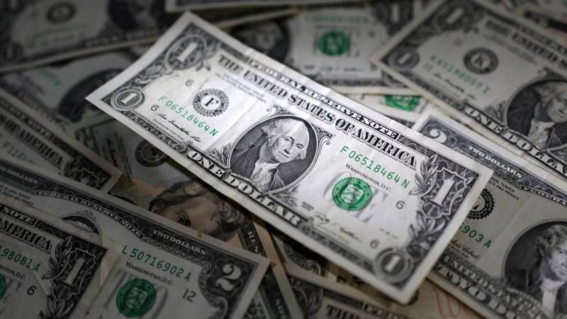 الدولار يصعد وسط ترقب لرد إيران على الهجمات الأمريكية