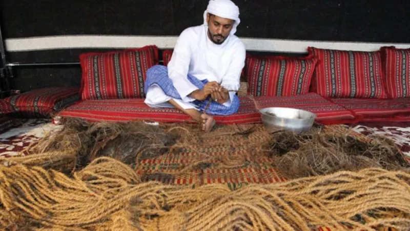 مهنة قلادة الحبال.. رباط متين بين الماضي والحاضر