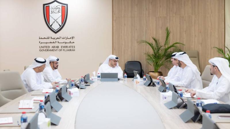 «مدير الديوان بالفجيرة» يبحث منظومة النقل مع وفد «الطاقة»