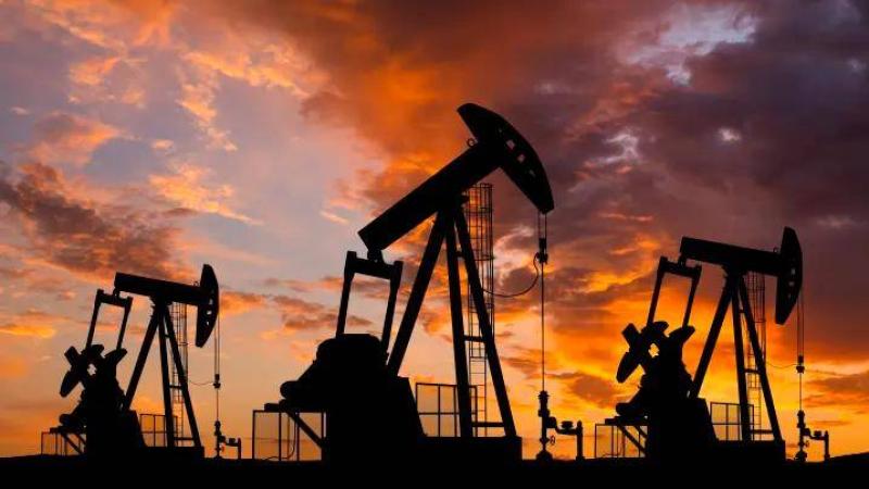 النفط يتراجع 4% بعد إعلان وقف إطلاق نار بين إسرائيل وإيران