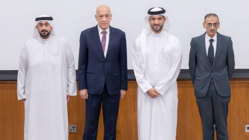 سلطان بن أحمد يكرِّم الفائزين بجائزة الشارقة لـ«أفضل أطروحة دكتوراه»