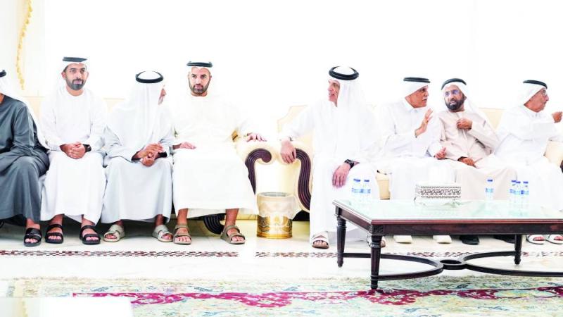 سعود بن صقر ومحمد بن سعود في حديث مع نهيان بن مبارك بحضور أحمد بن سعود والرقباني وحميد العويس