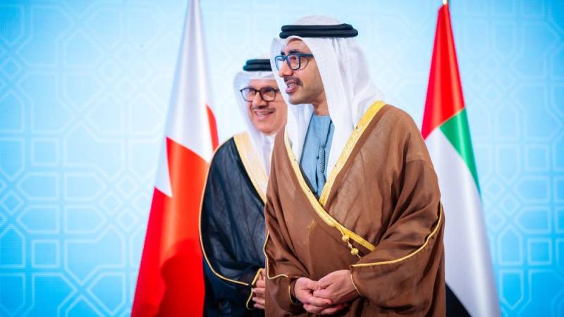 عبدالله بن زايد ووزير خارجية البحرين عبداللطيف الزياني