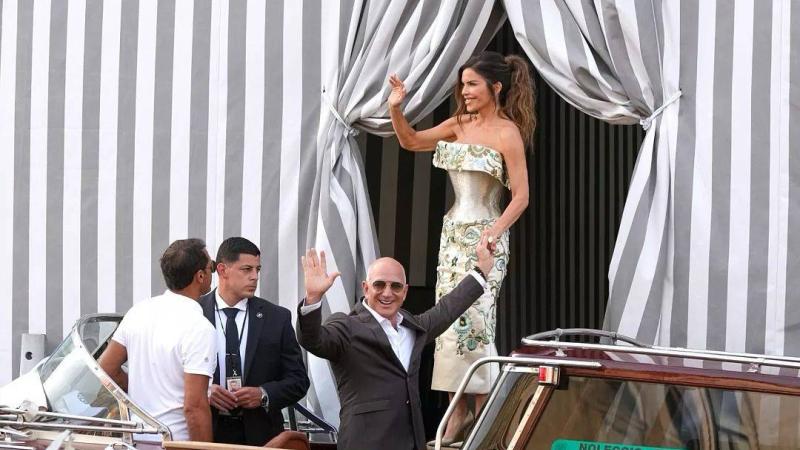 90 طائرة خاصة و30 «تاكسي» مائياً.. زفاف مؤسس أمازون يكسر الأرقام ويغزو شوارع البندقية