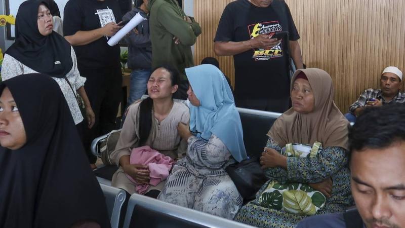 أربعة قتلى و38 مفقوداً في حادث غرق عبّارة في إندونيسيا