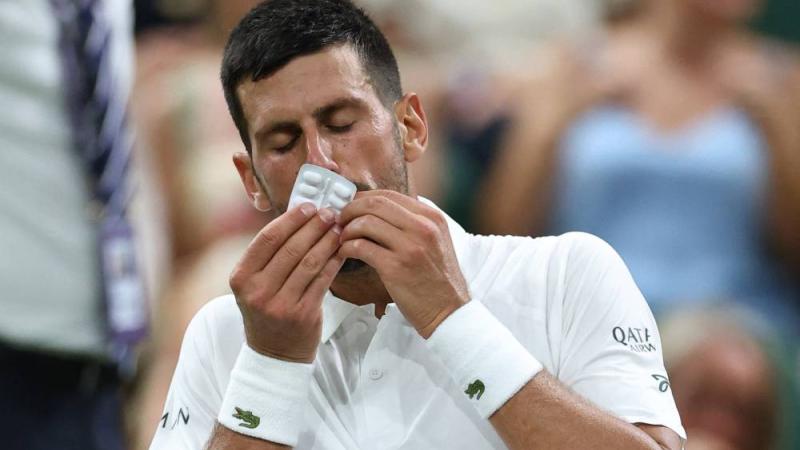 ديوكوفيتش يتناول الحبة