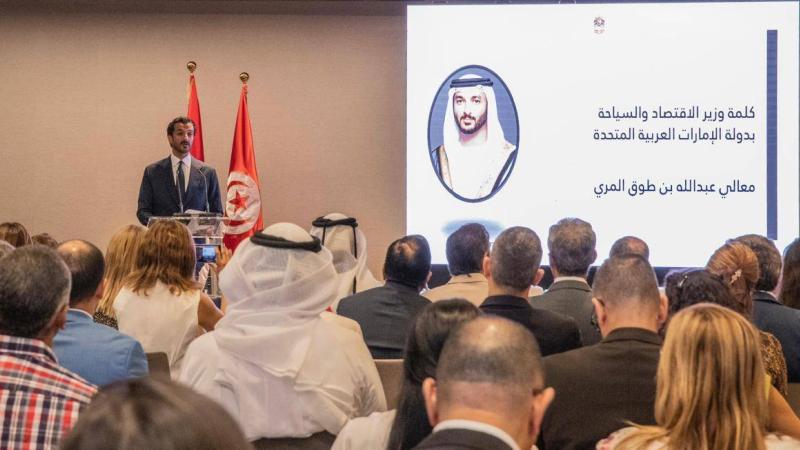 عبدالله بن طوق يلقي كلمته في الملتقى
