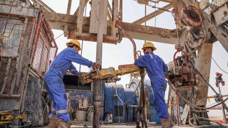 حفر إحدى الآبار النفطية