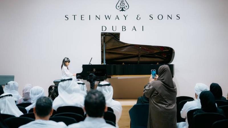 «العزف على البيانو».. مخيم يصقل المواهب الإماراتية الناشئة