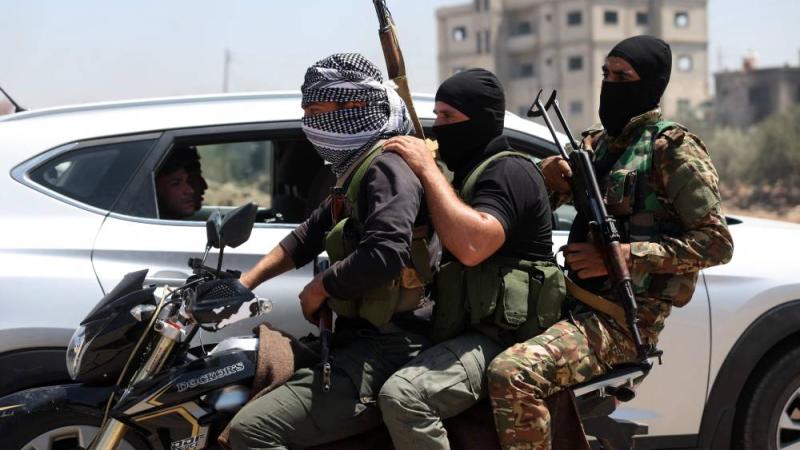 اشتباكات عنيفة بين عشائر ومقاتلين دروز في محيط السويداء