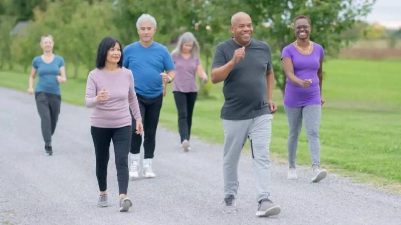 المشي 7000 خطوة يومياً يحمي من الأمراض