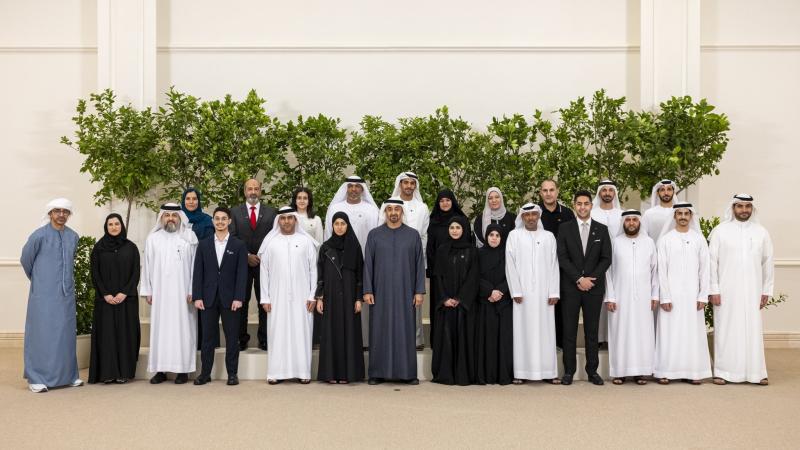 محمد بن زايد مستقبلاً طلبة الثانوية المتفوقين: الإمارات تراهن على العلم لصنع المستقبل الأفضل