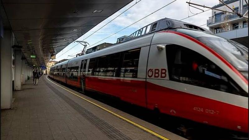 جزائري يتشبث بقطار في النمسا وينجو من الموت