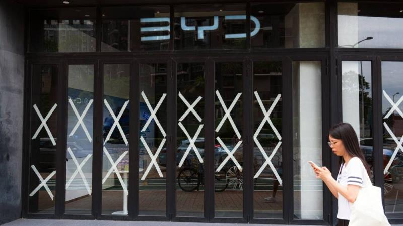 صالة عرض «بي واي دي» في هونغ كونغ، الصين (رويترز)