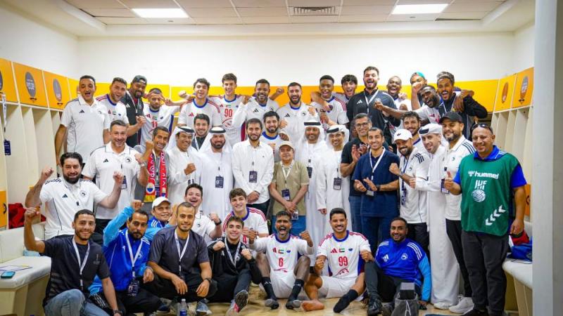 عيسى هلال والمدفع وعمران يحتفلون مع اللاعبين