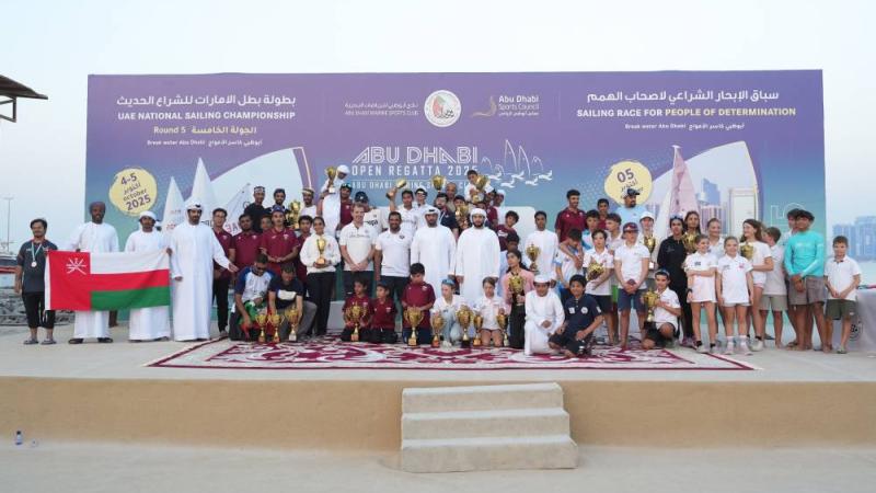 خلال تتويج الفائزين