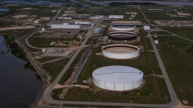 منصات تخزين نفطية في تكساس الأمريكية